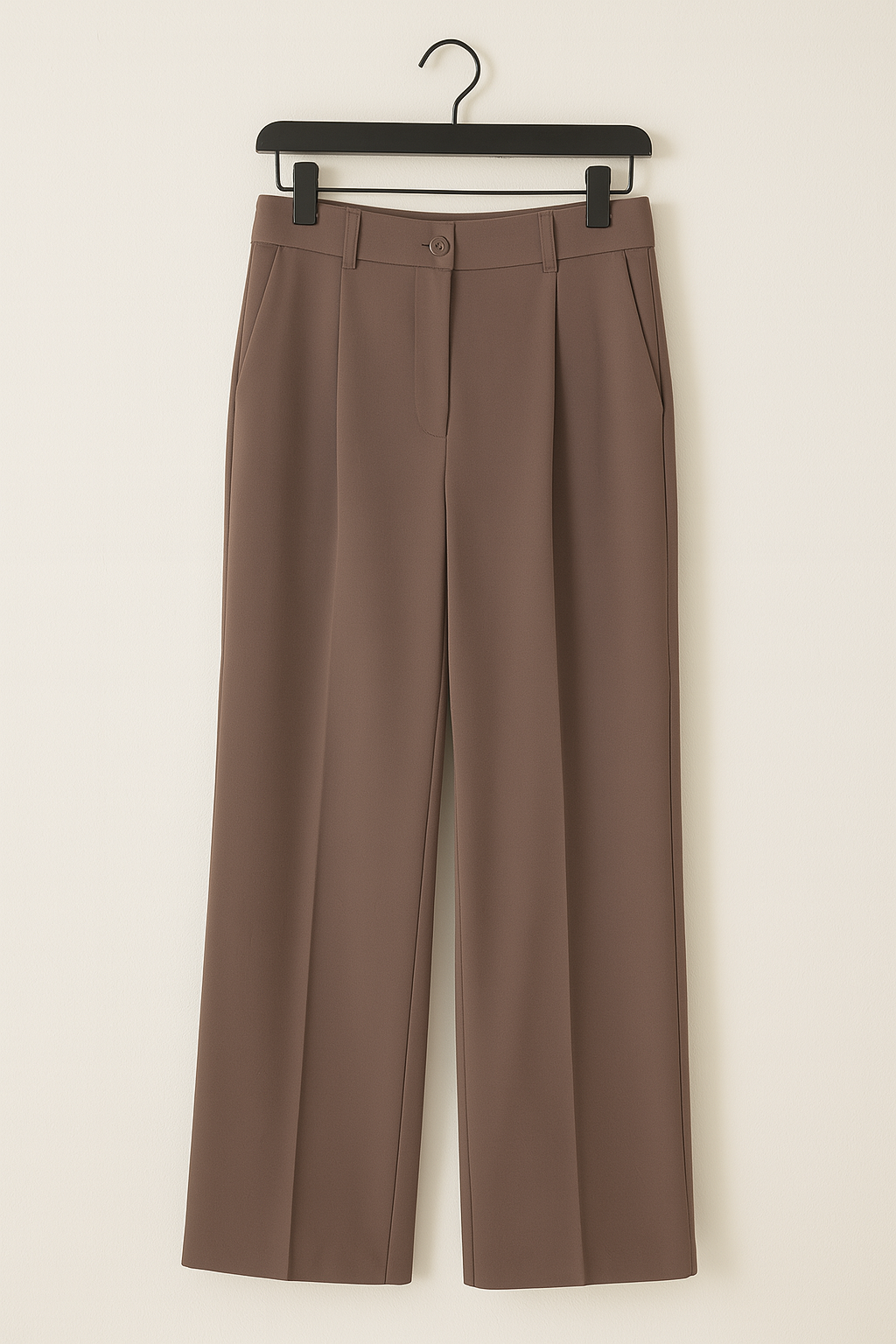 Liora | Pantalón de tela chic con pliegues y perneras sueltas