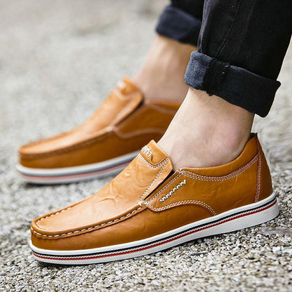Modernos mocasines de cuero para hombre hechos a mano – comodidad clásica, estilo sin cordones
